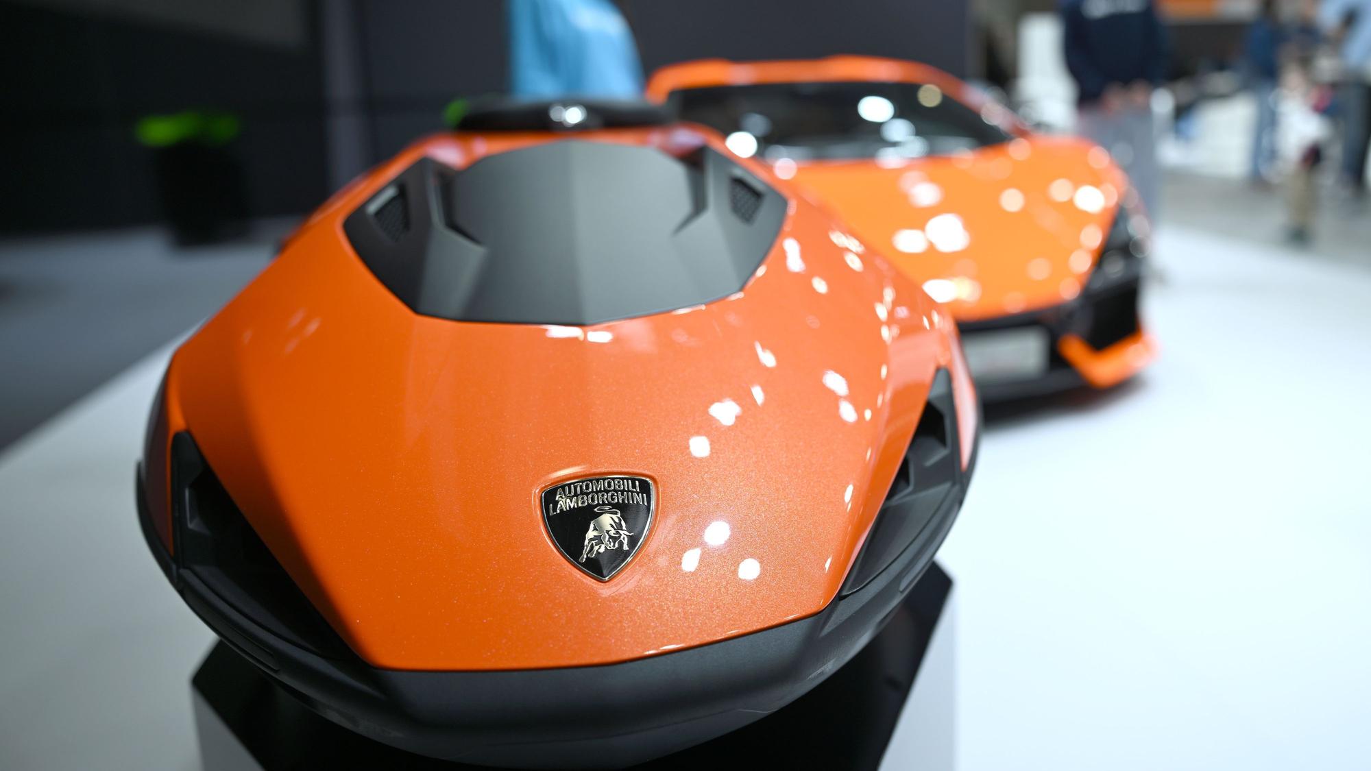 Nordrhein-Westfalen, Düsseldorf: Ein Seabob SE63 for Automobili Lamborghini von Cayago steht auf dem Messestand. Die nach Angaben der Veranstalter größte Wassersportmesse boot Düsseldorf 2026 öffnet vom 17.01 bis zum 25.01.2026 ihre Pforten. Foto: Federico Gambarini/dpa +++ dpa-Bildfunk +++
