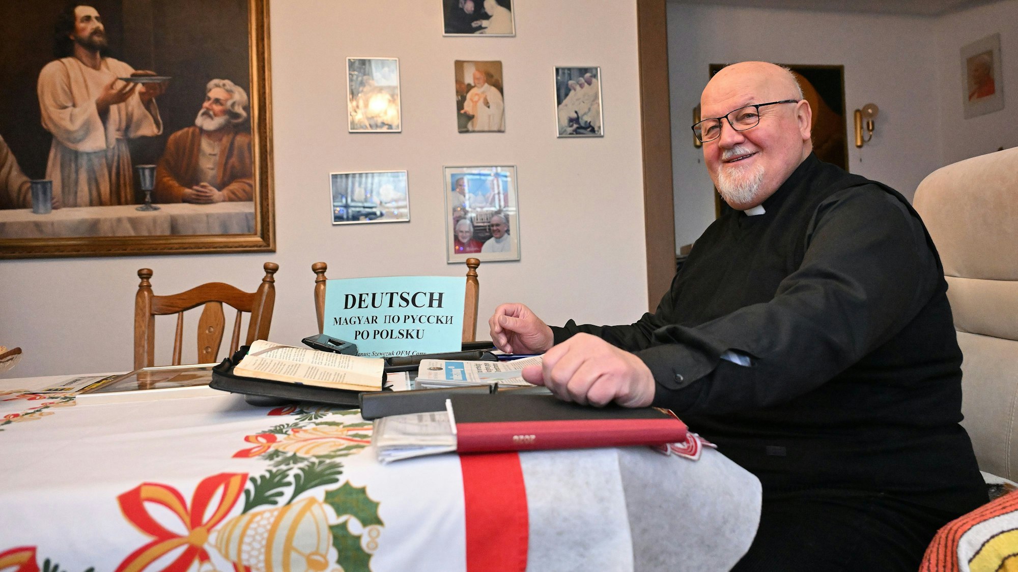 Das Foto zeigt Pfarrvikar Janusz Szewczuk