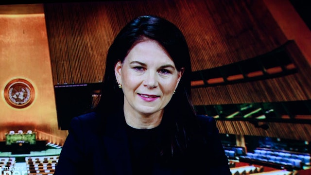 „Die Charta der Vereinten Nationen ist kein Wunschkonzert“, betonte die aus New York zugeschaltete Präsidentin der UN-Vollversammlung Annalena Baerbock. (Bild: Jule Roehr/ ZDF)