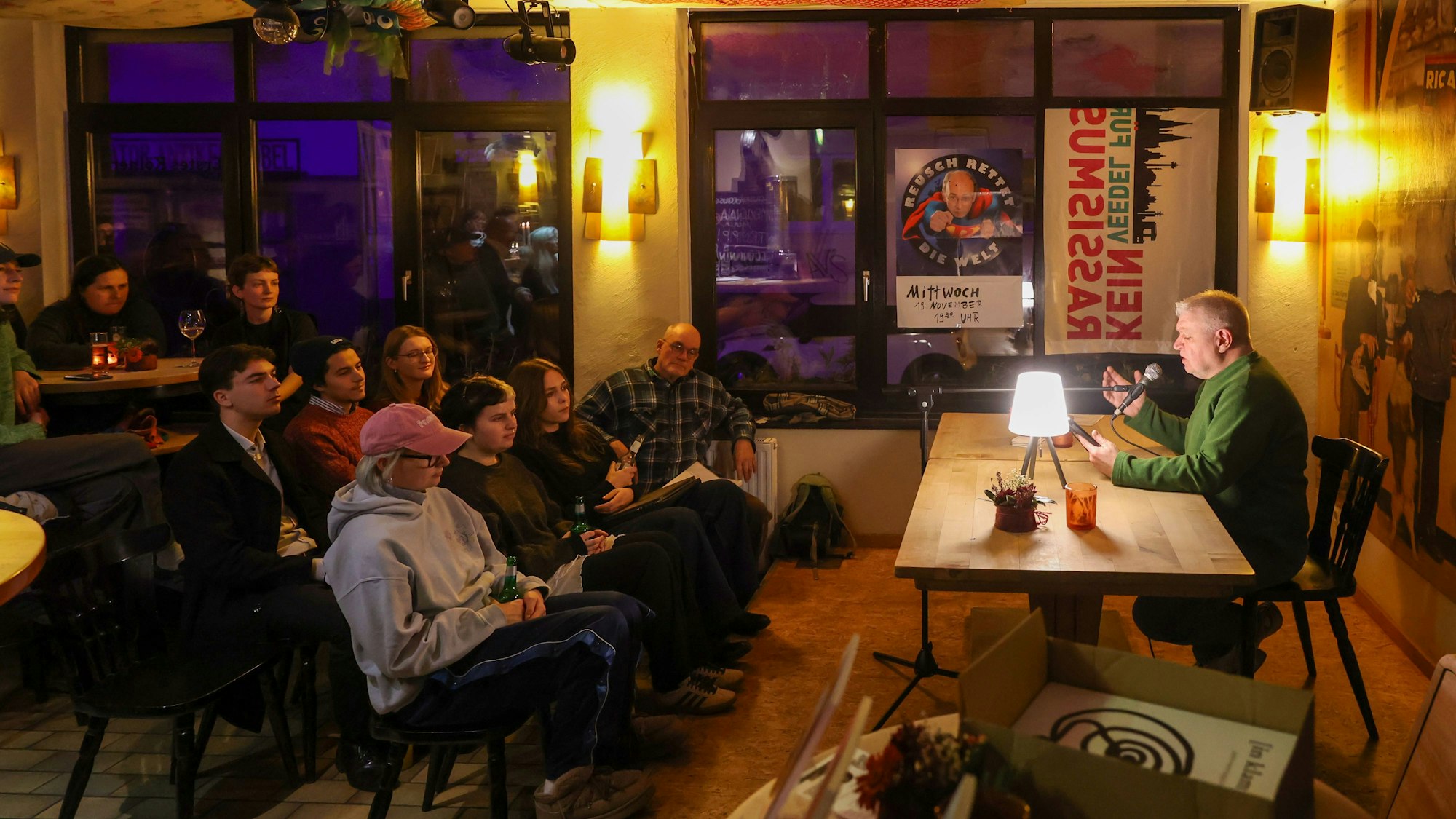 Wer möchte, der darf: Einmal im Monat lesen sechs Hobby-Autoren ihre Texte im Kölner Stadtteil Sülz.