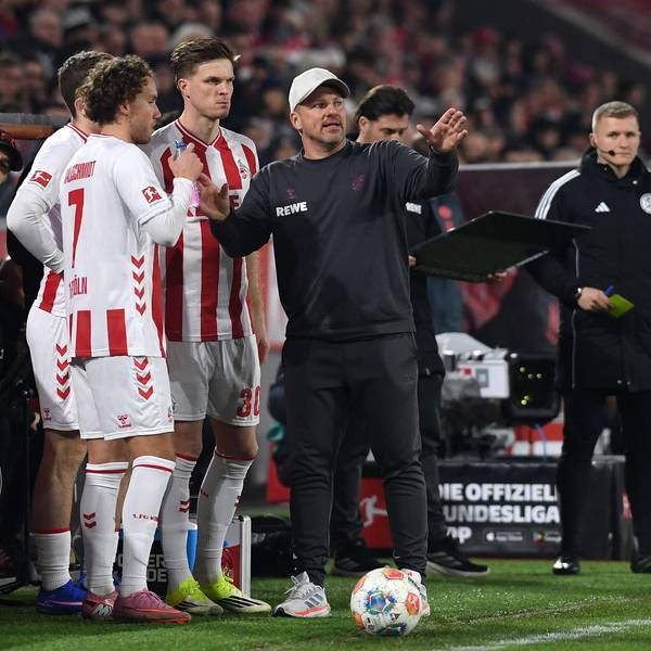 Trainer Lukas Kwasniok 1. FC Koeln gestikuliert, gestik waehrend des Spiels der Bundesliga zwischen dem 1. FC Köln und FC Bayern München, RheinEnergieSTADION am 14. January 2026 in Köln, Deutschland. Foto von Ralf Treese/DeFodi Images Trainer Lukas Kwasniok 1. FC Koeln gestures during the Bundesliga match between 1. FC Köln and FC Bayern München at RheinEnergieSTADION on January 14, 2026 in Köln, Germany. Photo by Ralf Treese/DeFodi Images DFL regulations prohibit any use of photographs as image sequences and/or quasi-video. Photo by Ralf Treese/DeFodi Images - *** Coach Lukas Kwasniok 1 FC Koeln gestures, gestures during the Bundesliga match between 1 FC Köln and FC Bayern München, RheinEnergieSTADION on January 14, 2026 in Cologne, Germany Photo by Ralf Treese DeFodi Images Trainer Lukas Kwasniok 1 FC Koeln gestures during the Bundesliga match between 1 FC Köln and FC Bayern München at RheinEnergieSTADION on January 14, 2026 in Köln, Germany Photo by Ralf Treese DeFodi Images DFL regulations prohibit any use of photographs as image sequences and or quasi video Photo by Ralf Treese DeFodi Images