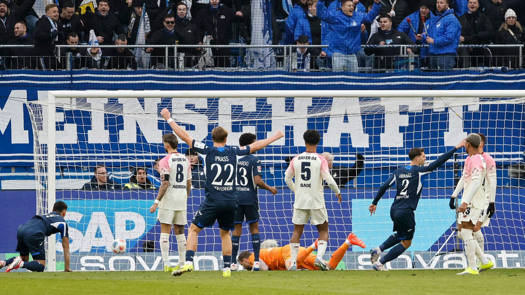 1:0 Tor fuer TSG Hoffenheim durch Wouter Burger TSG Hoffenheim, 18 , Deutschland, Fussball, 1. Bundesliga, 18.Spieltag, 2025/2026, TSG Hoffenheim vs. Bayer 04 Leverkusen, 17.01.2026, Sinsheim PreZero Arena Baden-Württemberg Deutschland *** 1 0 Goal for TSG Hoffenheim by Wouter Burger TSG Hoffenheim, 18 , Germany, Soccer, 1 Bundesliga, Matchday 18, 2025 2026, TSG Hoffenheim vs Bayer 04 Leverkusen, 17 01 2026, Sinsheim PreZero Arena Baden Württemberg Germany Copyright: xGrantxHubbsx