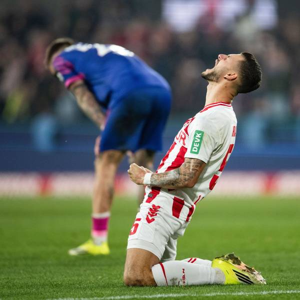 17.01.2026, Nordrhein-Westfalen, Köln: Fußball: Bundesliga, 1. FC Köln - FSV Mainz 05, 18. Spieltag, RheinEnergieStadion. Tom Krauß (1. FC Köln) jubelt nach der Partie. Foto: Marius Becker/dpa - WICHTIGER HINWEIS: Gemäß den Vorgaben der DFL Deutsche Fußball Liga bzw. des DFB Deutscher Fußball-Bund ist es untersagt, in dem Stadion und/oder vom Spiel angefertigte Fotoaufnahmen in Form von Sequenzbildern und/oder videoähnlichen Fotostrecken zu verwerten bzw. verwerten zu lassen. +++ dpa-Bildfunk +++