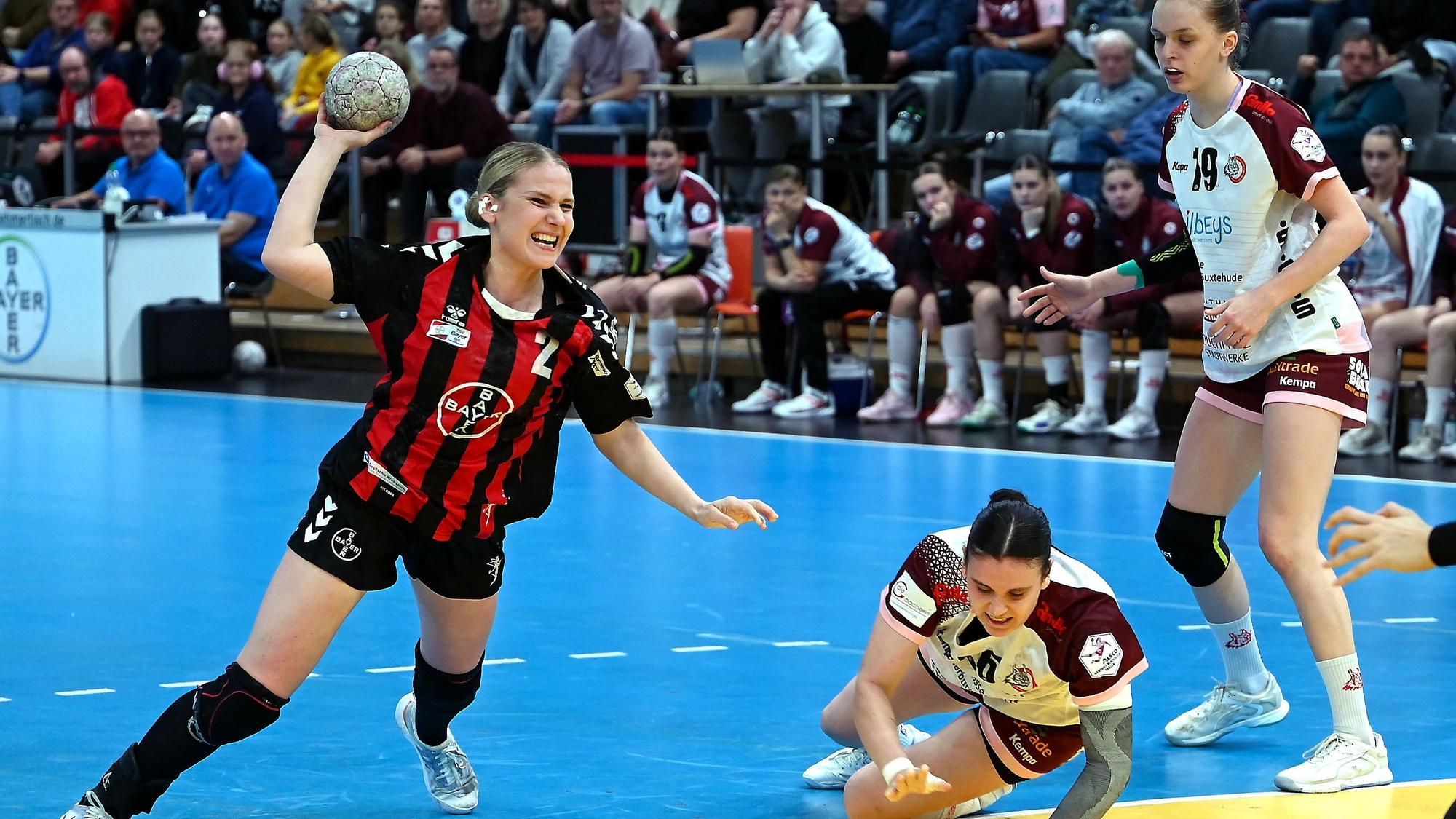 09.11.2025, Handball-Bayer 04 Leverkusen-Buchholz
links: Annika Ingenpaß (Bayer)
Foto: Uli Herhaus