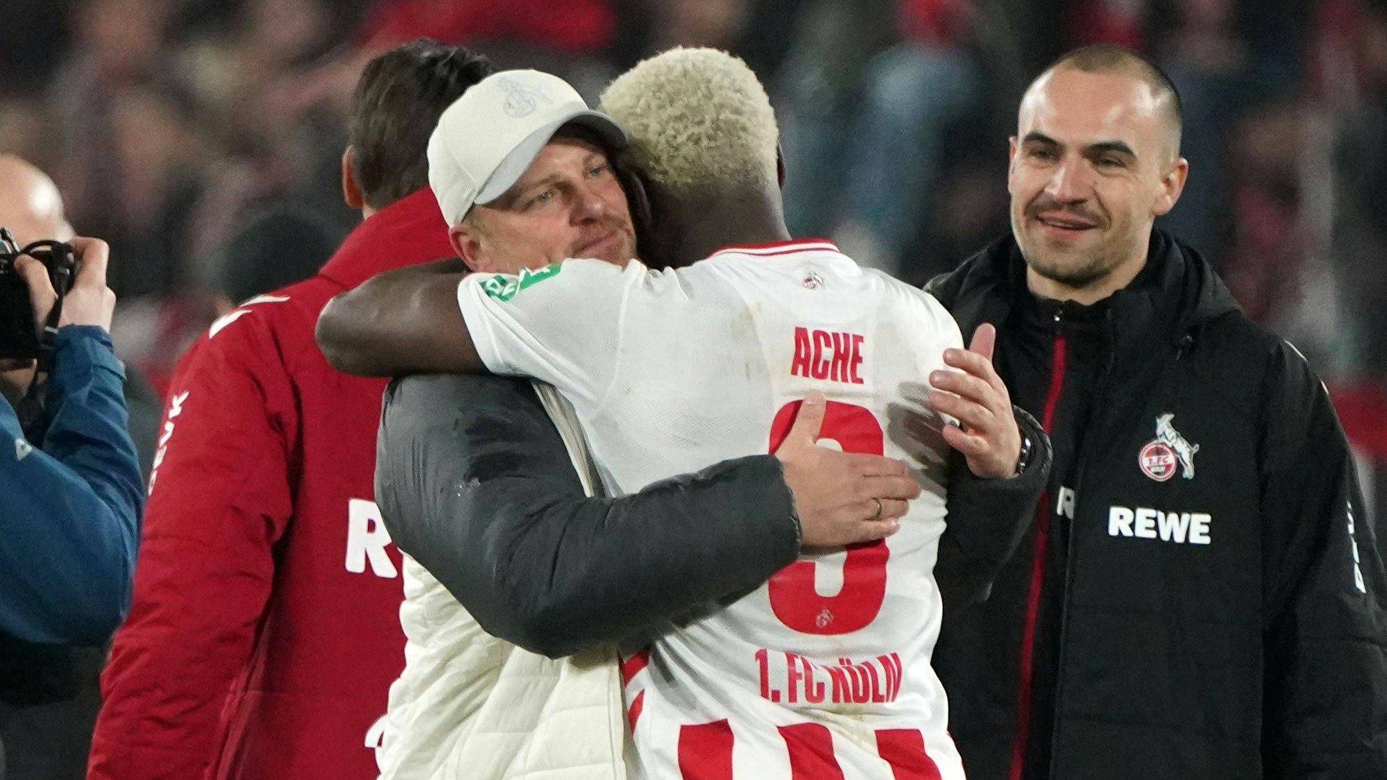 Fussball, 1.BL saison 2025/2026 1.FC Köln vs 1. FSV Mainz 05 , 17.01.2026, Rheinenergiestadion Köln, lukas kwasniok, ragnar ache beide FC Köln, copyright Gladys Chai von der Laage DFL regulations prohibit any use of photographs as image sequences and/or quasi-video. *** Fussball, 1 BL saison 2025 2026 1 FC Köln vs 1 FSV Mainz 05 , 17 01 2026, Rheinenergiestadion Köln, lukas kwasniok, ragnar ache beide FC Köln, copyright Gladys Chai von der Laage DFL regulations prohibit any use of photographs as image sequences and or quasi video