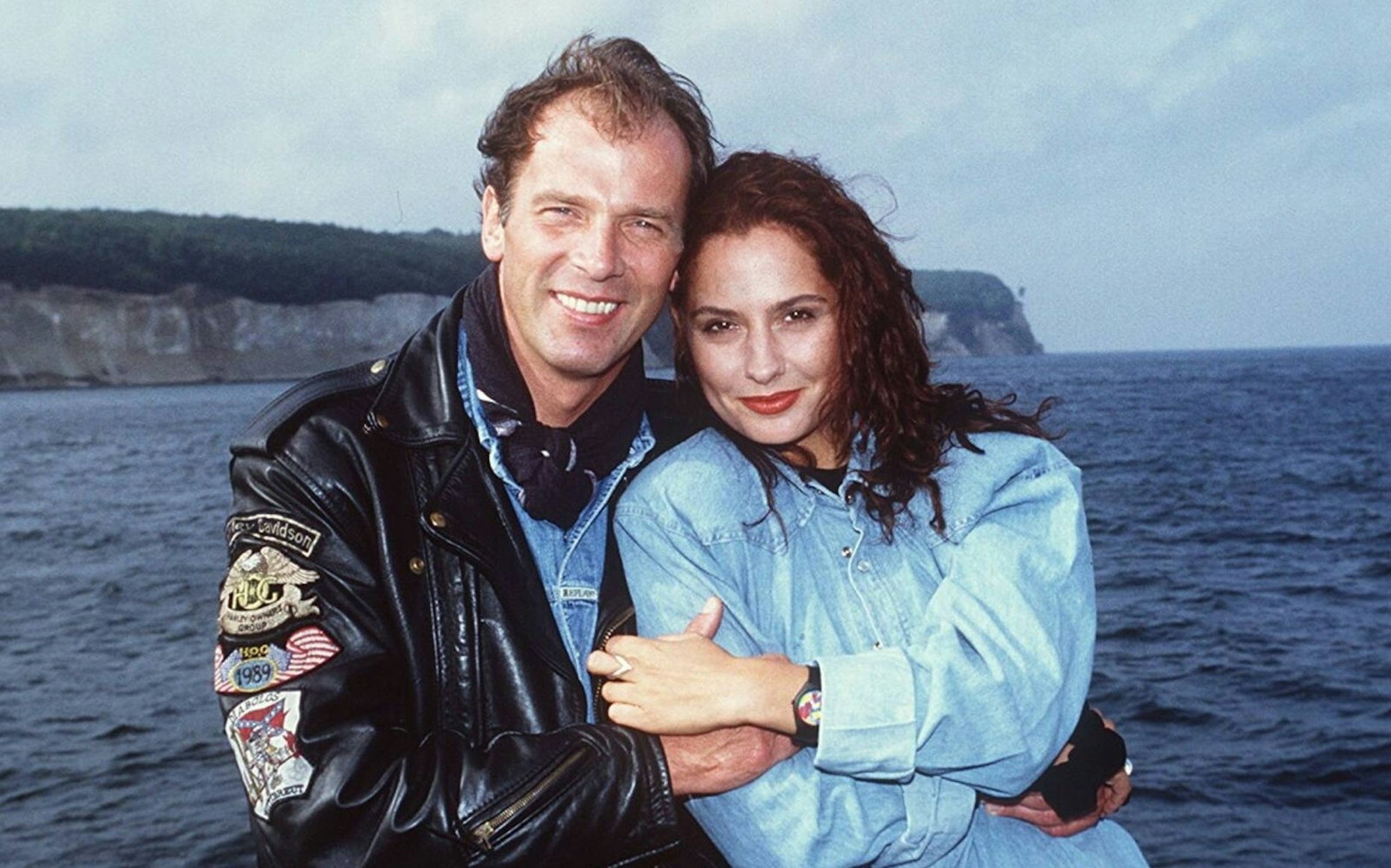 Mit ihrer Rolle in der SAT.1-Serie „Ein Bayer auf Rügen“ feierte Simone Thomalla (Bild, mit Wolfgang Fierek) ihren endgültigen Durchbruch. (Bild: IMAGO / teutopress)