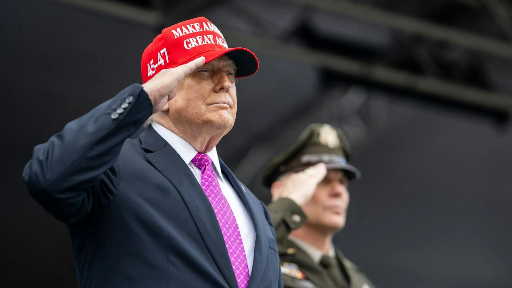 Stets dem Land zu Diensten - oder doch eher sich selbst? Ein ZDF-Film wirft einen kritischen Blick auf die bisherige Amtszeit von Donald Trump als US-Präsident.