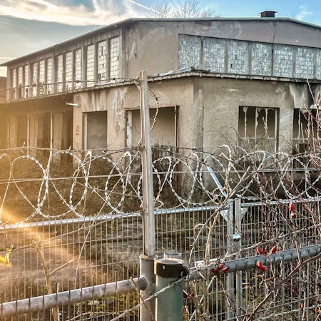 Das Bild zeigt ein Gebäude auf dem Gelände der ehemaligen belgischen Kaserne in Euskirchen.