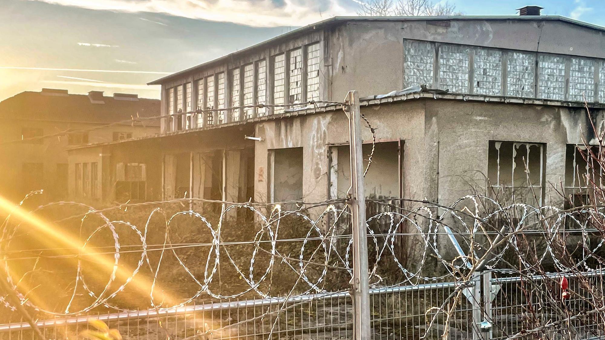 Das Bild zeigt ein Gebäude auf dem Gelände der ehemaligen belgischen Kaserne in Euskirchen.