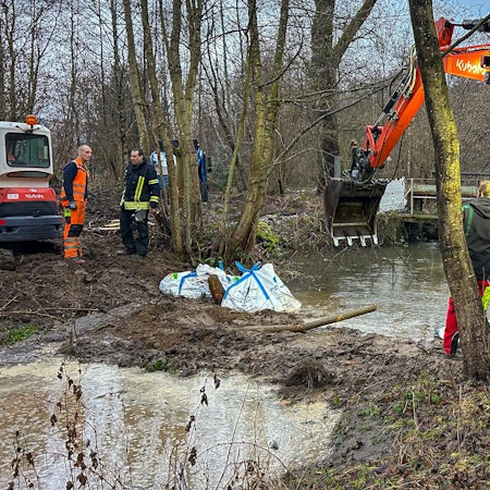Beschädigtes Wehr an der Sülz bedroht Campingplatz.