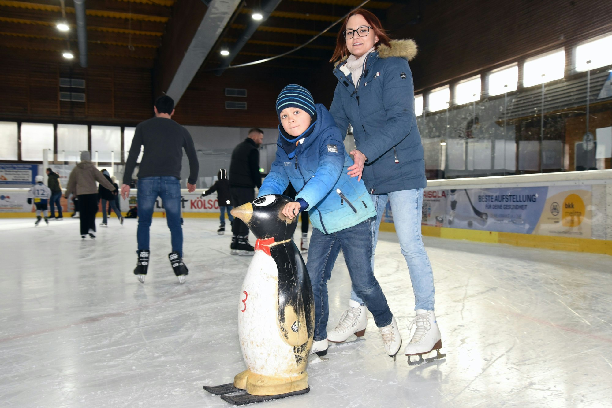 17.1.2026:
Story über den regen Schlittschuhfahr-Betrieb und den vielen Gästen auf dem Eis in der Eissporthalle in Wiehl. (ds)