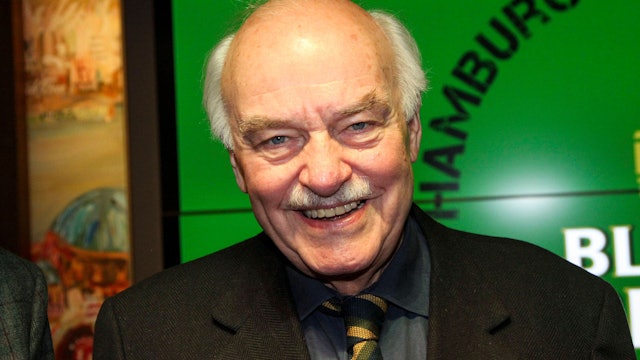 Charles Brauer lacht in die Kamera.