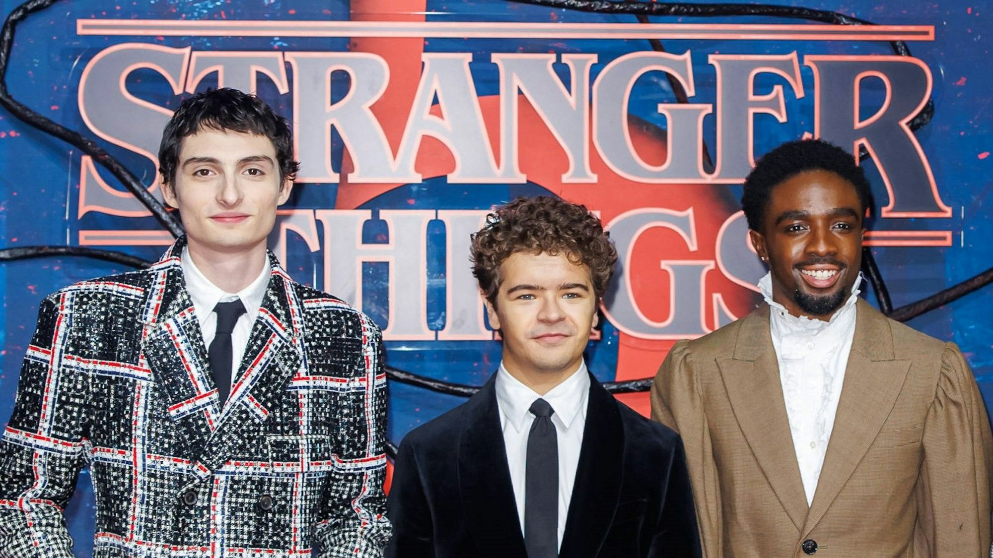 Die „Stranger Things“-Stars Finn Wolfhard (l.), Gaten Matarazzo (M.) und Caleb McLaughlin bei einem Fan-Event. Insbesondere Wolfhards Auftritt bei „Saturday Night Live“ sorgt für Kritik in den sozialen Netzwerken. (Archivbild)