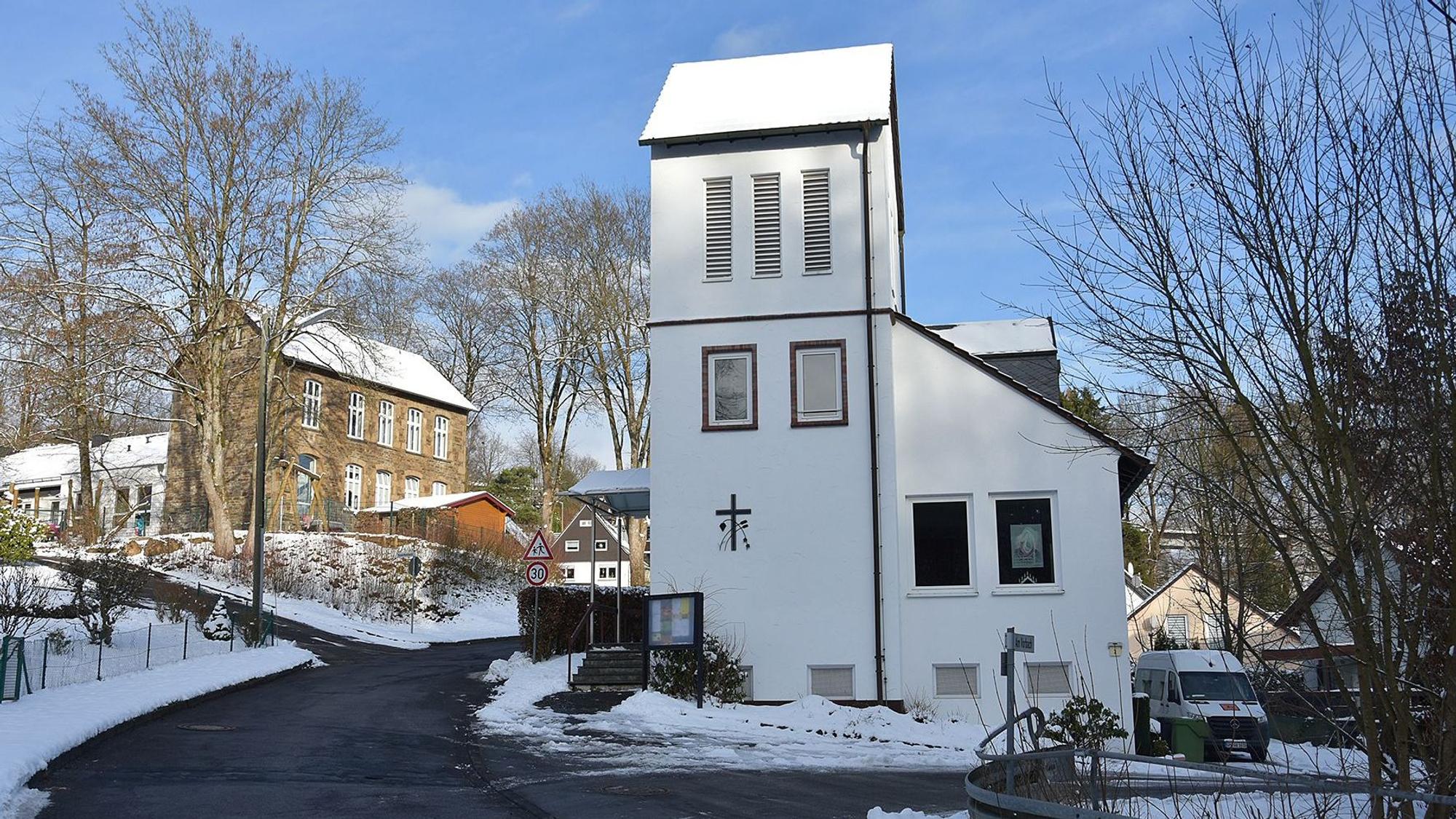 Ein kirchenähnliches Gebäude.