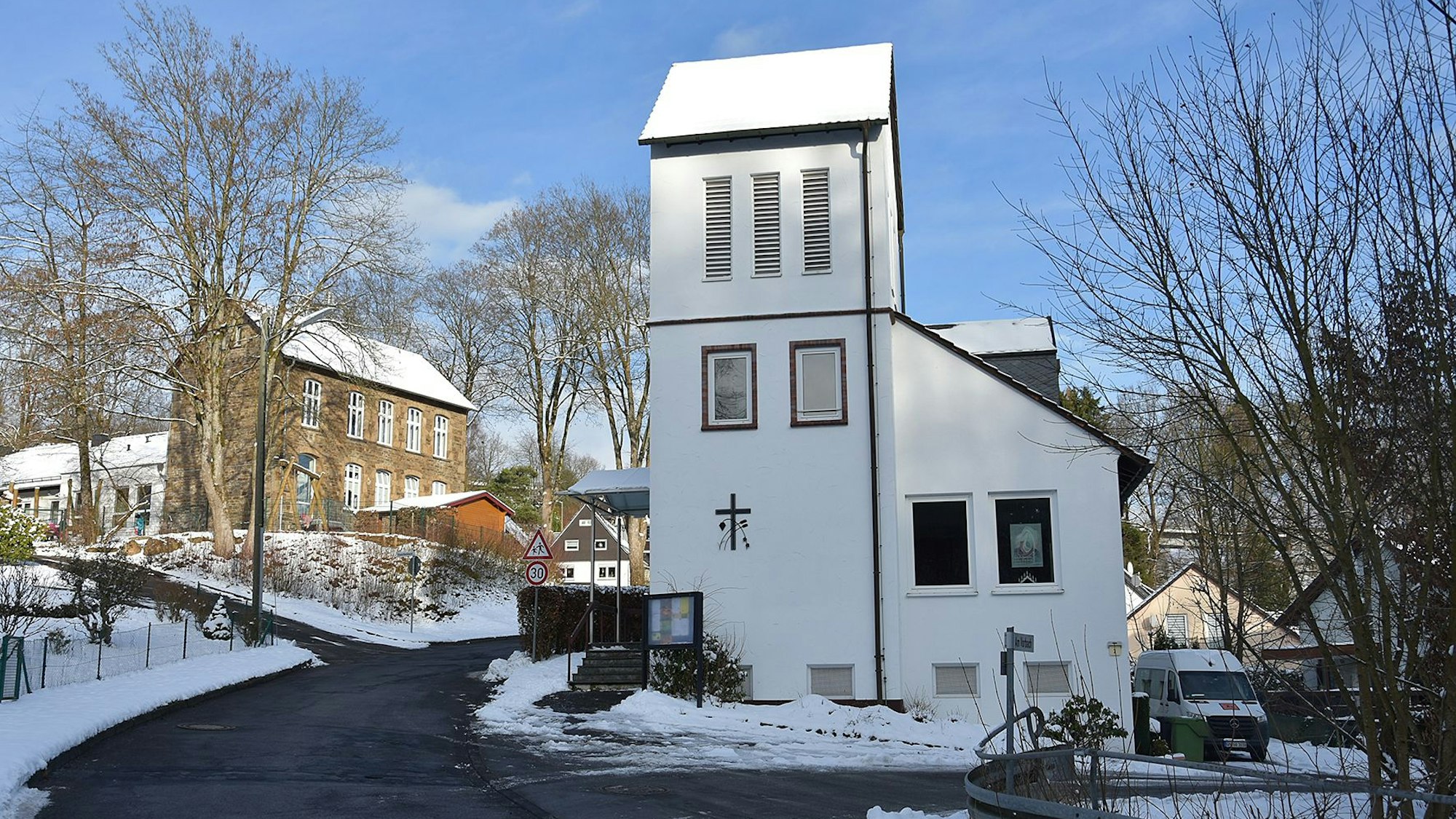 Ein kirchenähnliches Gebäude.