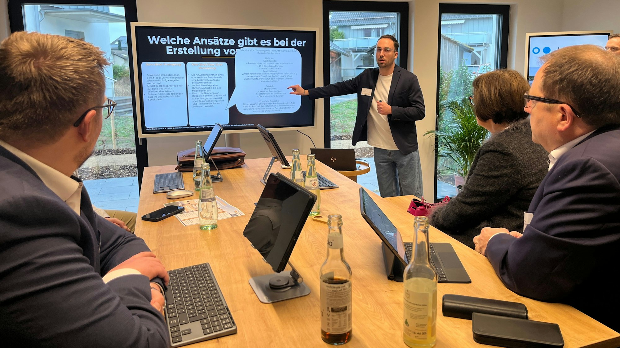 In Workshops diskutierten die Konferenzteilnehmerinnen und -teilnehmer die betrieblichen Möglichkeiten der Künstlichen Intelligenz. Workshop.