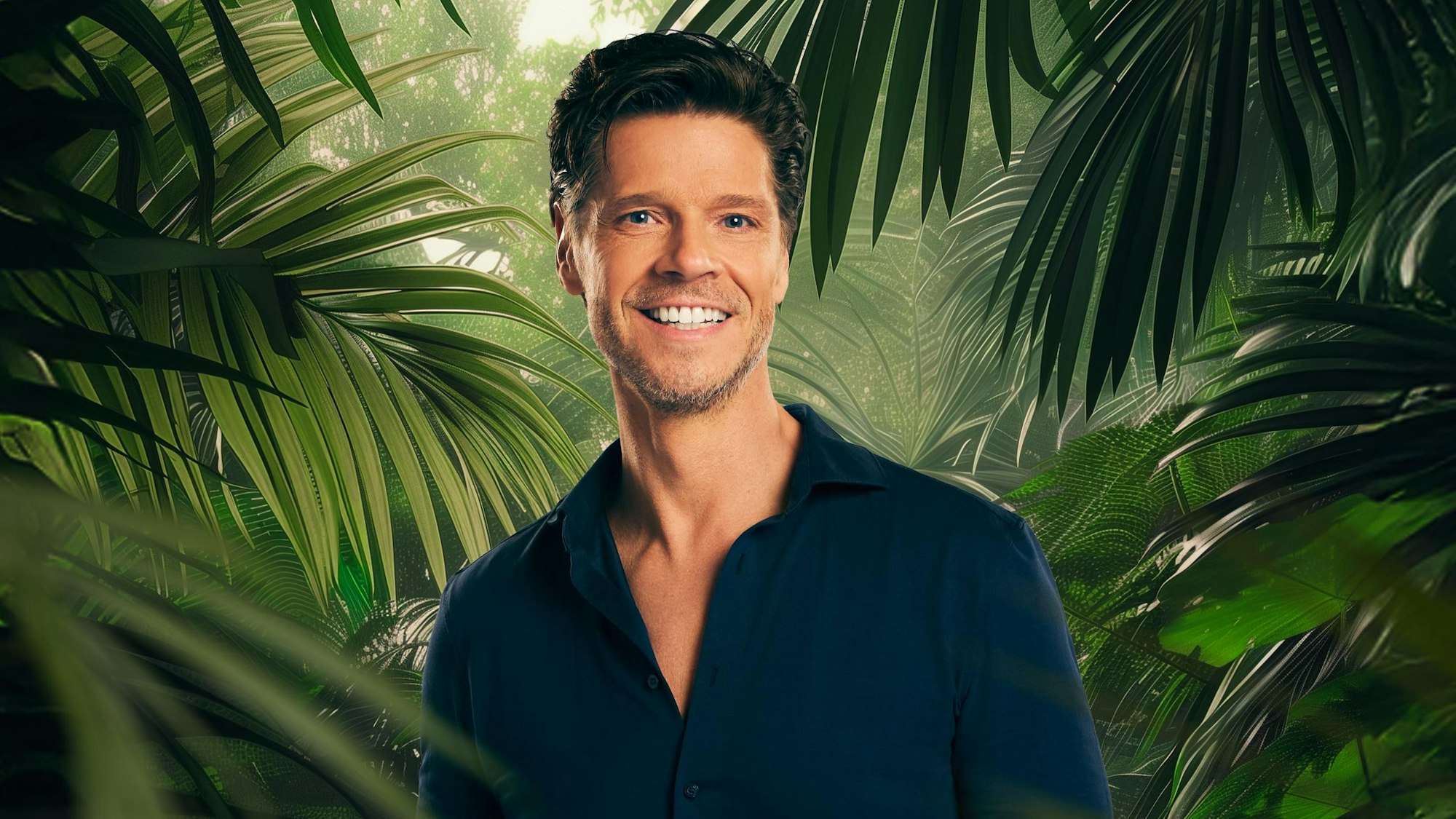 Samira Yavuz steht im Dschungel.