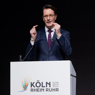 Hendrik Wüst (CDU), Ministerpräsident von Nordrhein-Westfalen, spricht beim Start der Kampagne für die Bewerbung der Region Köln-Rhein-Ruhr in der Lanxess-Arena.