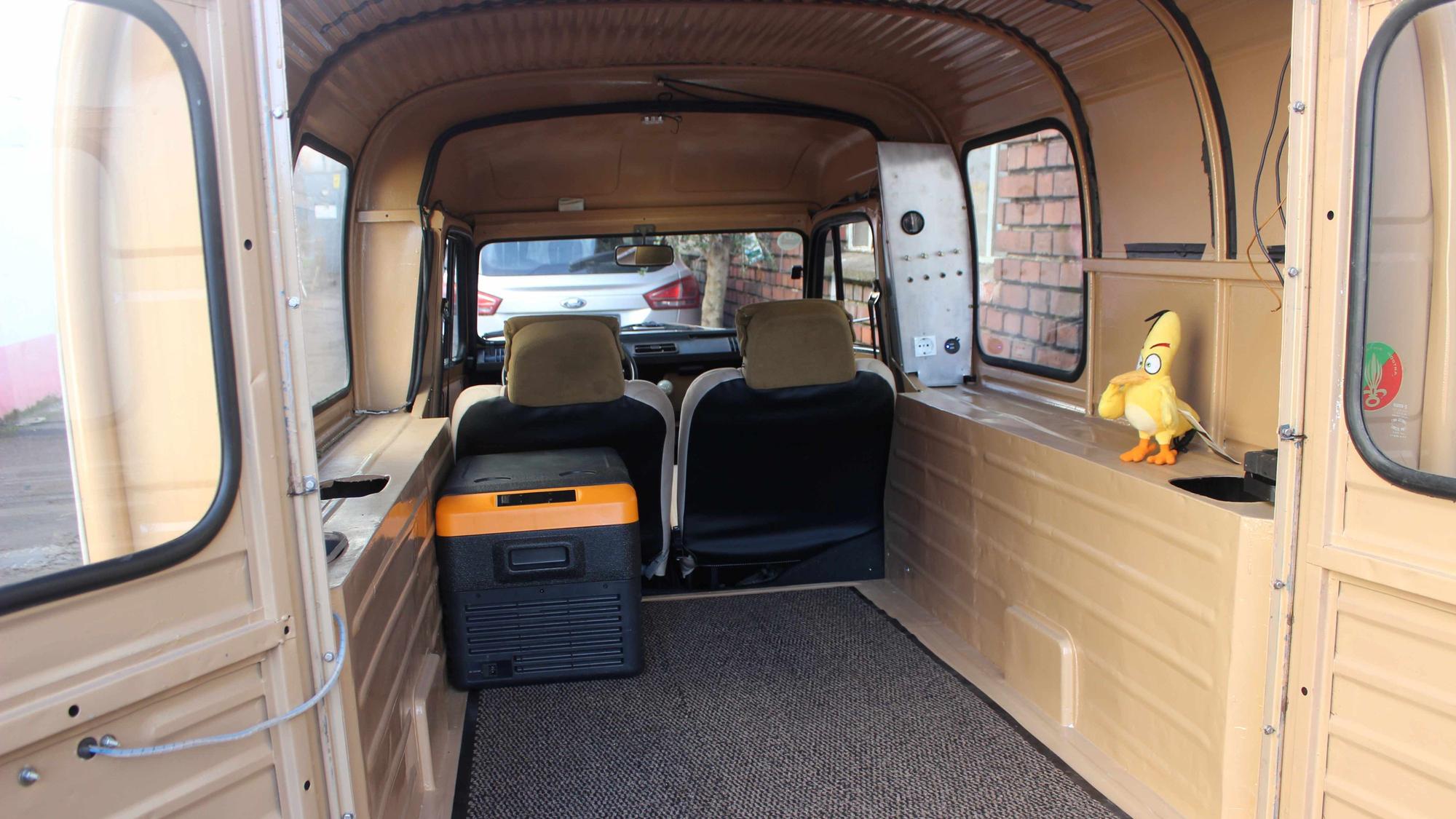 Innenraum des Citroën Acadiane von Jüren Ambos