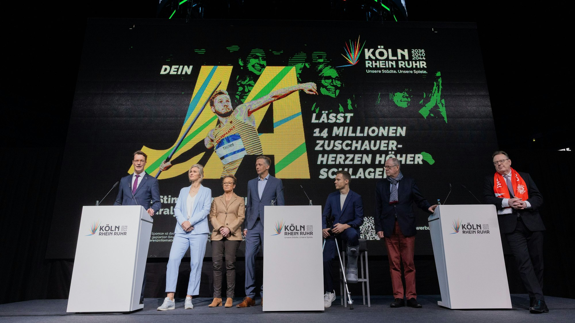 Land und Stadt werben in der Lanxess-Arena mit Unterstützern für ein positives Olympia-Votum.