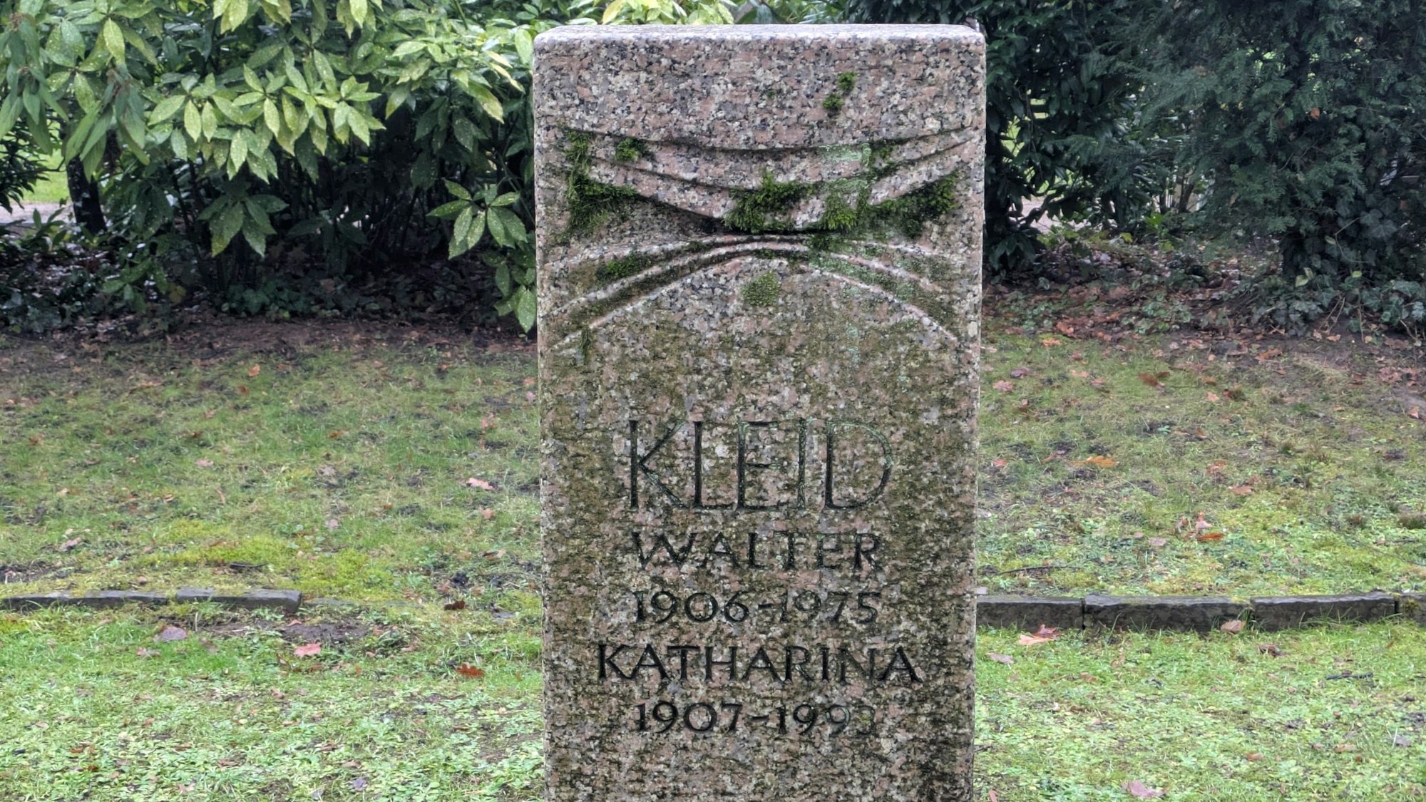 Grabmal des Ehepaars Kleid auf dem Friedhof Birkenberg