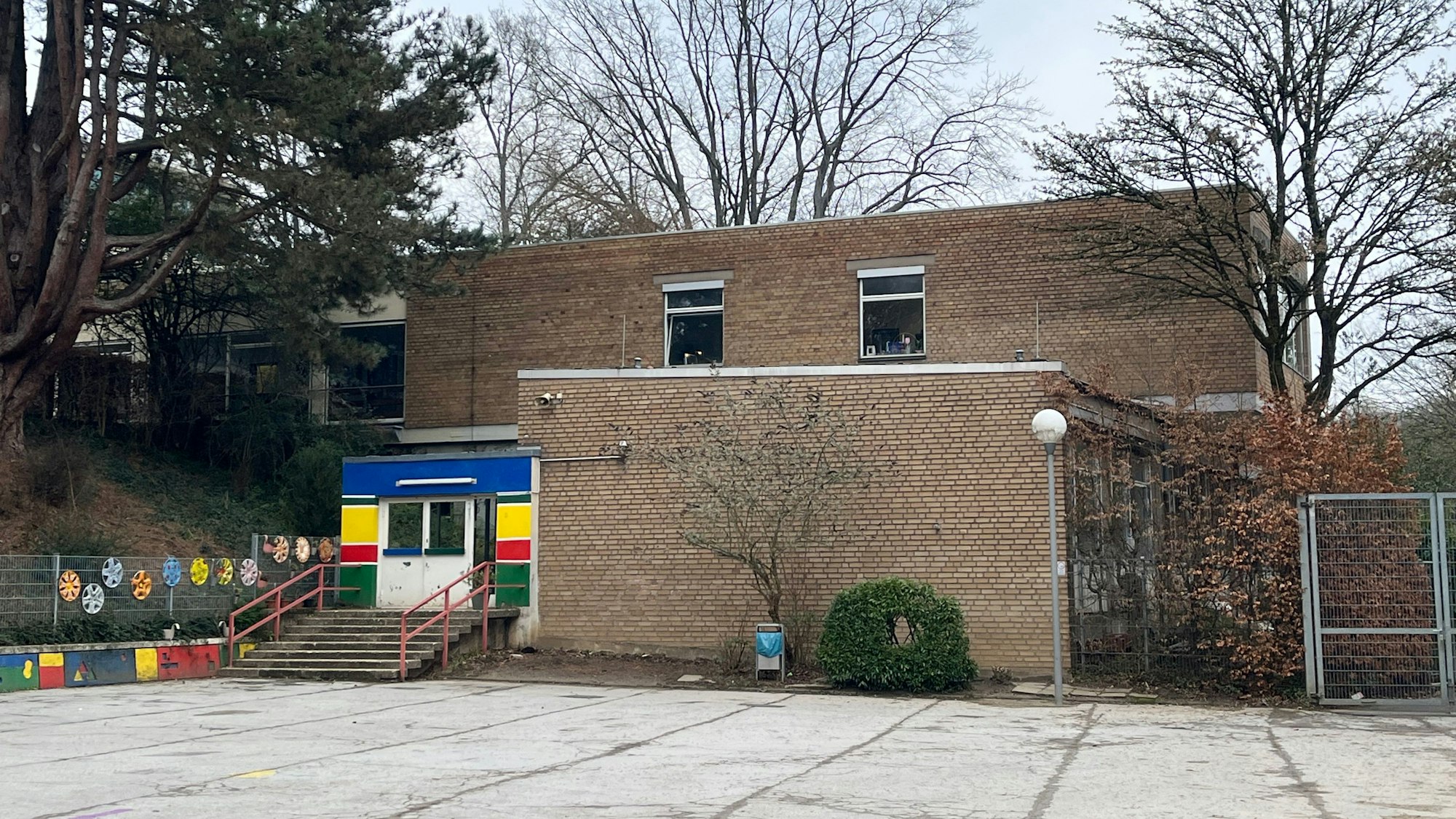 Das OGS-Gebäude der Astrid-Lindgren-Schule ist wegen Einsturzgefahr gesperrt.Stefanie Schmidt