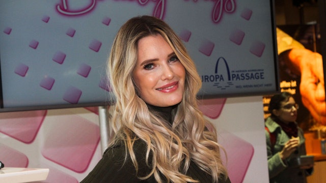 Mirja DuMont ist ein deutsches Model.