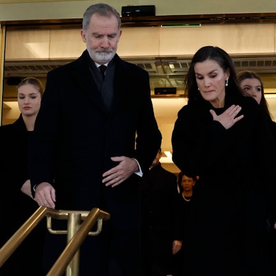 König Felipe VI., Königin Letizia und Kronprinzessin Leonor verlassen am 19. Januar 2026 die Kathedrale von Athen nach der Trauerfeier für Prinzessin Irene von Griechenland.