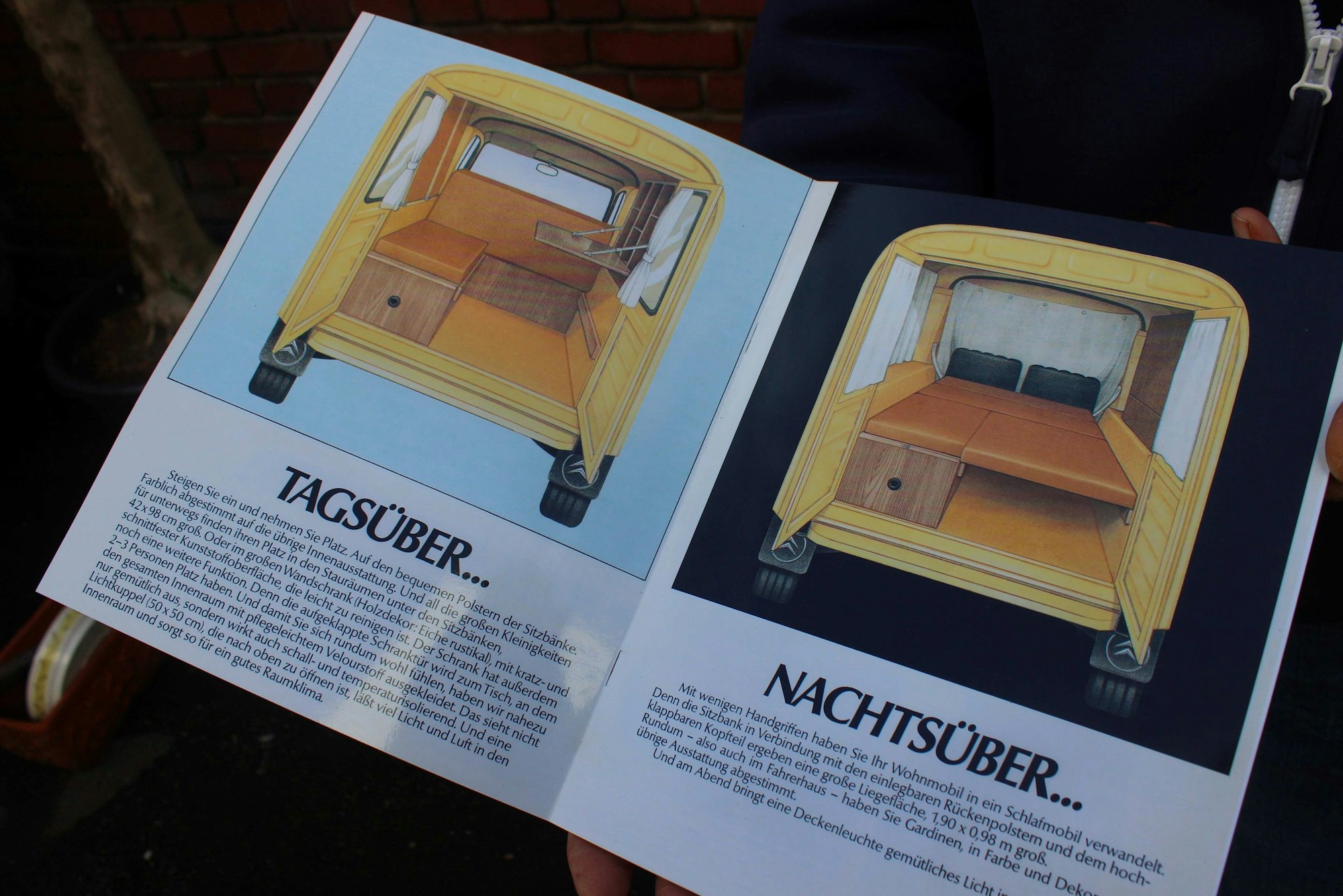 zwei Seiten aus einem alten Prospekt zur „Reise-Ente“