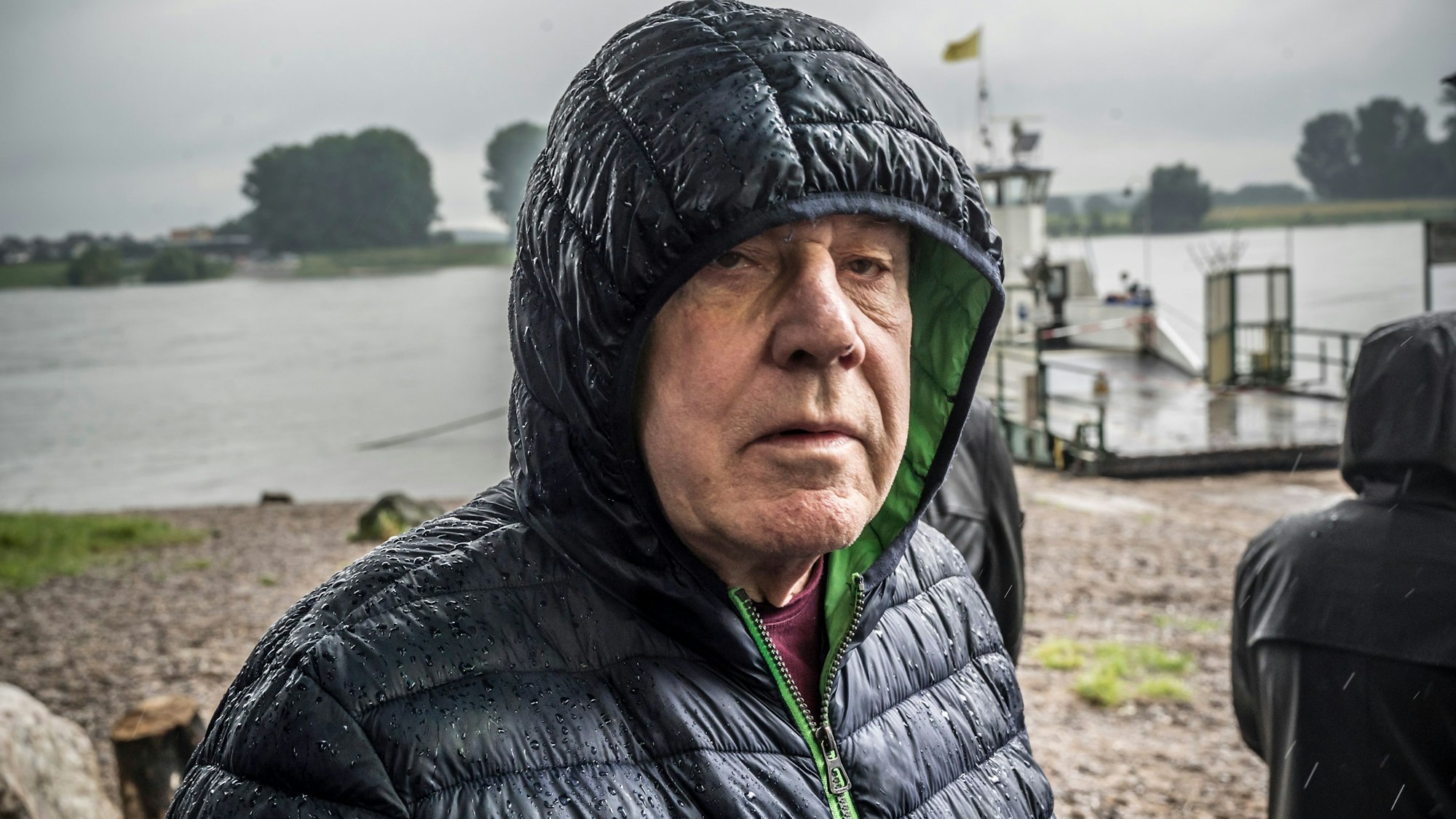 Der Ex-Hitdorfer Karl Schweiger an der Fähre