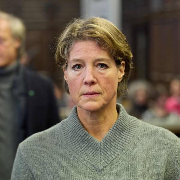 Christina Block steht im Hamburger Gerichtssaal.