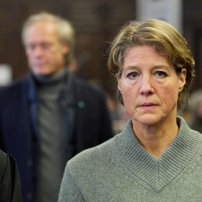 Christina Block steht im Hamburger Gerichtssaal.