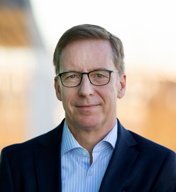 20.01.2026, USA, Washington: US-Präsident Donald Trump winkt den Medien zu, als er am Weißen Haus unterwegs ist. Foto: Jose Luis Magana/AP/dpa +++ dpa-Bildfunk +++