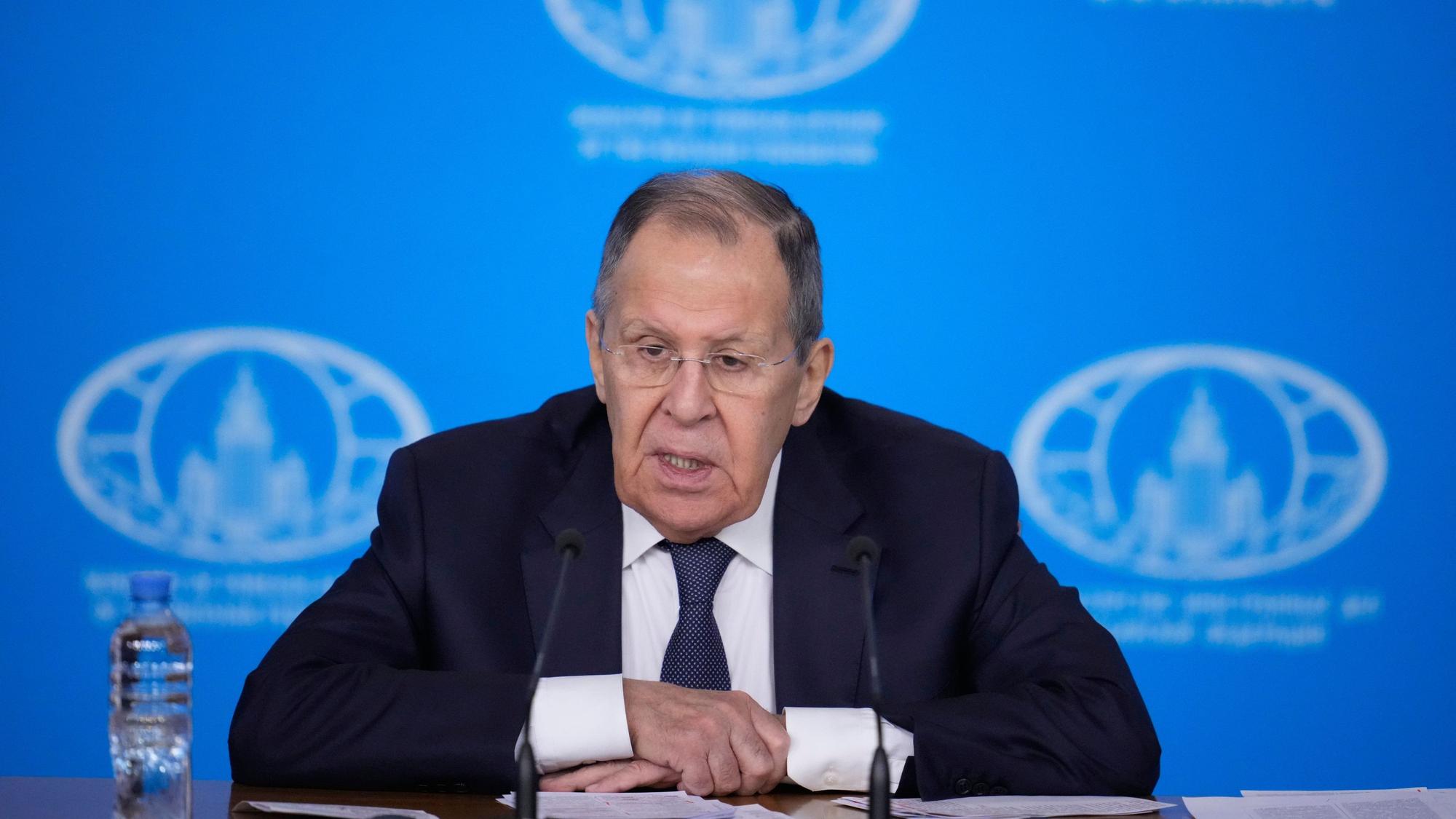 Der russische Außenminister Sergej Lawrow spricht während seiner jährlichen Pressekonferenz zu Jahresbeginn.