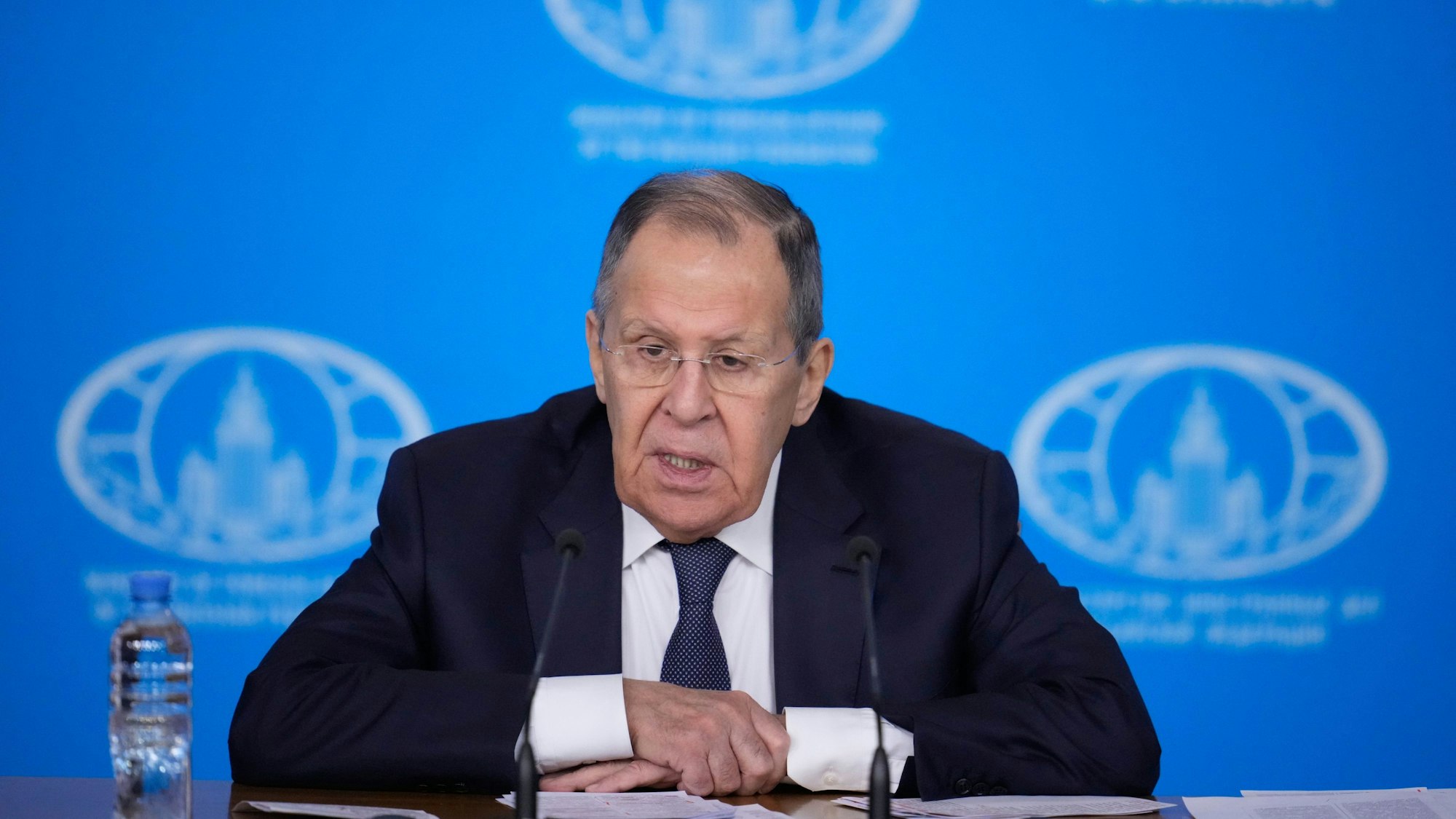 Der russische Außenminister Sergej Lawrow spricht während seiner jährlichen Pressekonferenz zu Jahresbeginn.