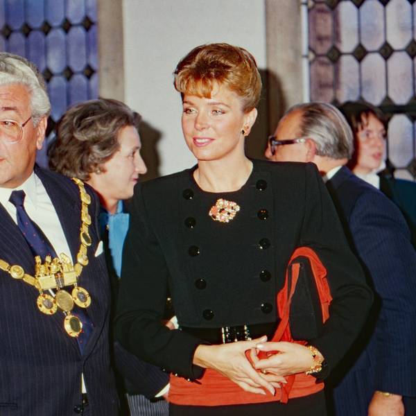 1988 besuchte Königin Noor Deutschland. In Köln wurde sie von dem damaligen Oberbürgermeister Norbert Burger empfangen.
