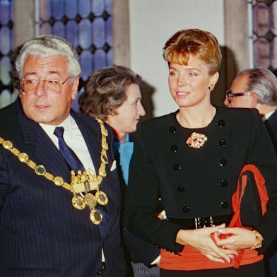 1988 besuchte Königin Noor Deutschland. In Köln wurde sie von dem damaligen Oberbürgermeister Norbert Burger empfangen.