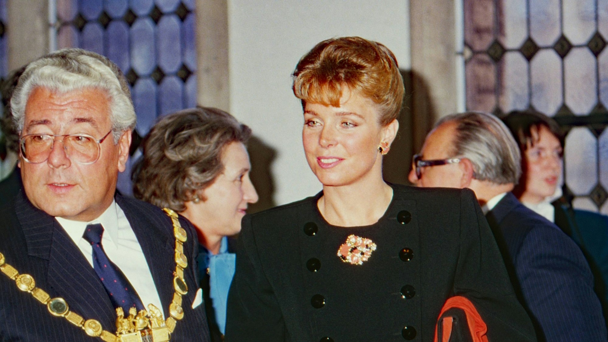 1988 besuchte Königin Noor Deutschland. In Köln wurde sie von dem damaligen Oberbürgermeister Norbert Burger empfangen.