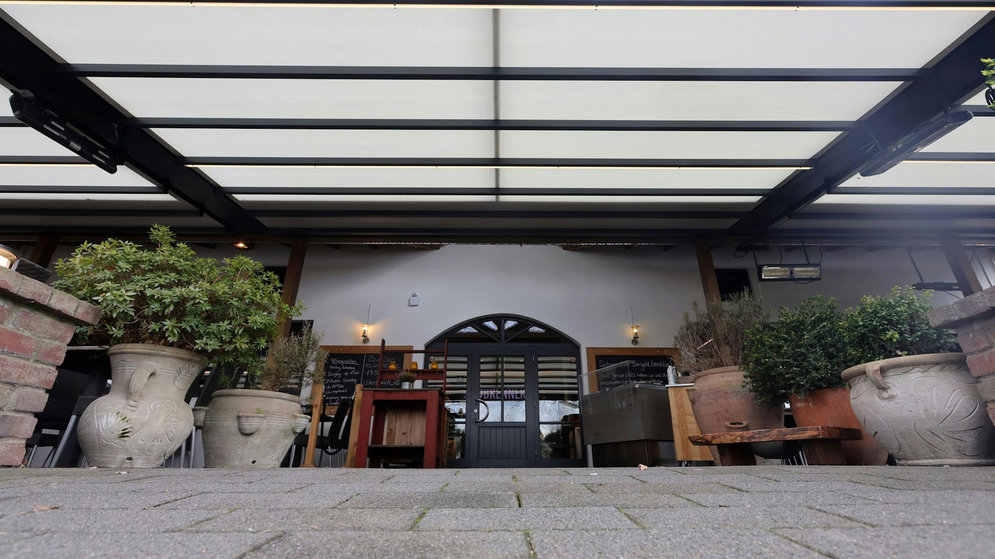 Das Restaurant Landbrenner in Frechen von außen.