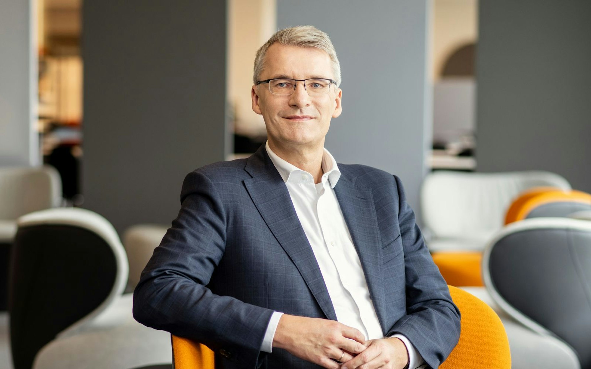 Washington-Korrespondent Elmar Theveßen realisierte die Doku „Donald Trump - König im Weißen Haus?“ gemeinsam mit Annette Brieger. (Bild: ZDF / Andreas Reeg)