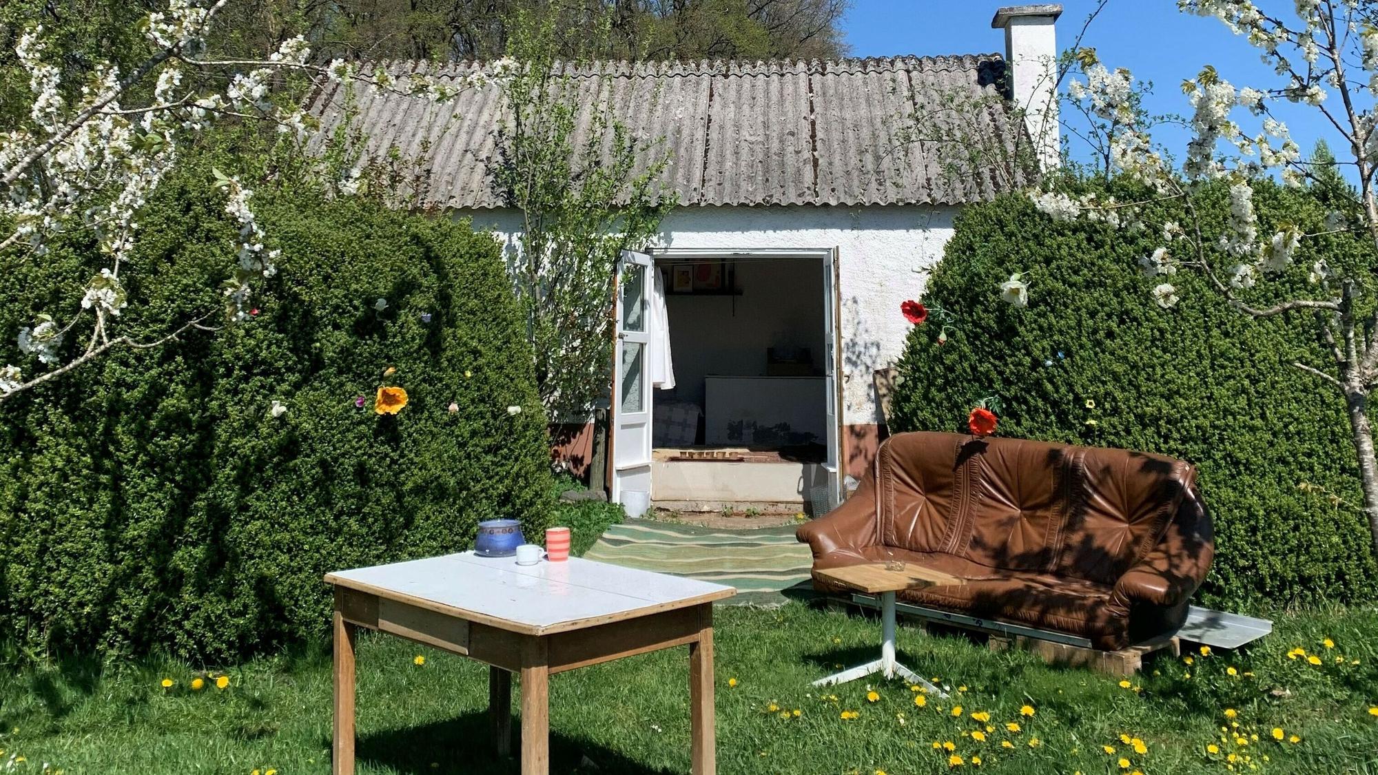 Ein kleines Tiny-Haus in der Eifel, das einst ein Hühnerstall war.