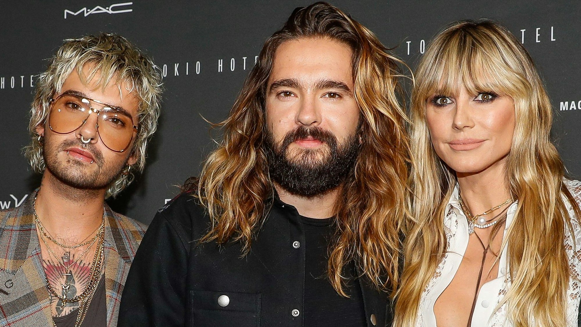 Bill Kaulitz (l), Tom Kaulitz und Heidi Klum kommen 2020 zu einer Veranstaltung rund um die Band Tokio Hotel in Berlin.
