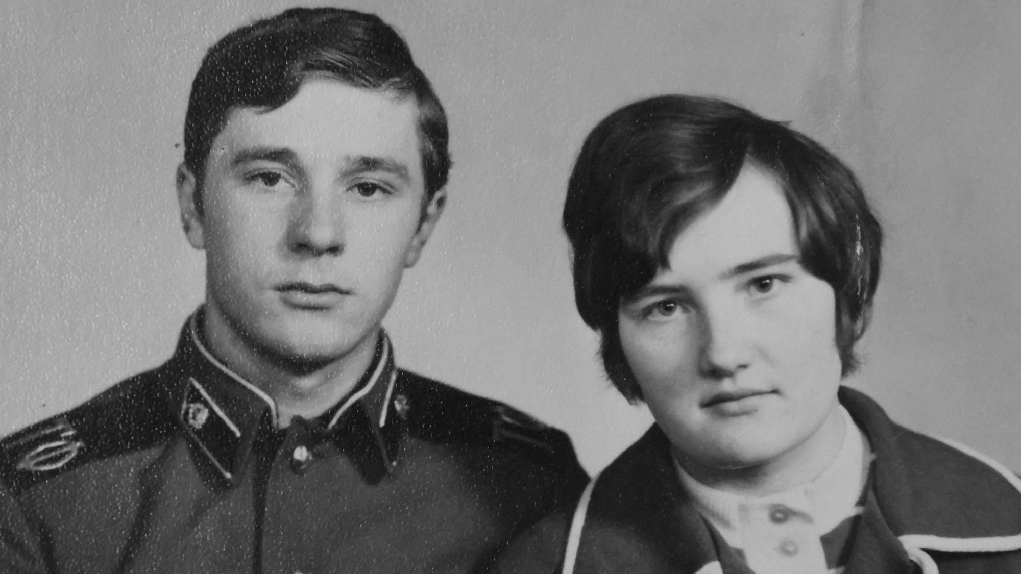 Das heutige Waldbröler Paar Olga und Fedor Steinhauer in der Zeit kurz nach Wehrdienst und etwa drei Wochen vor der Hochzeit.