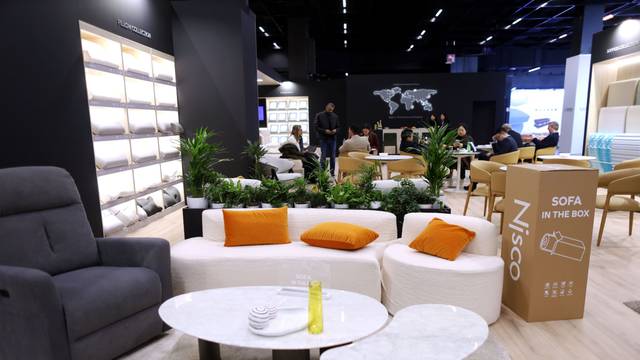 Köln ist mit mehreren Möbelmessen ein Zentrum der Industrie. Die Branche leidet unter billigen Importen aus Asien.
