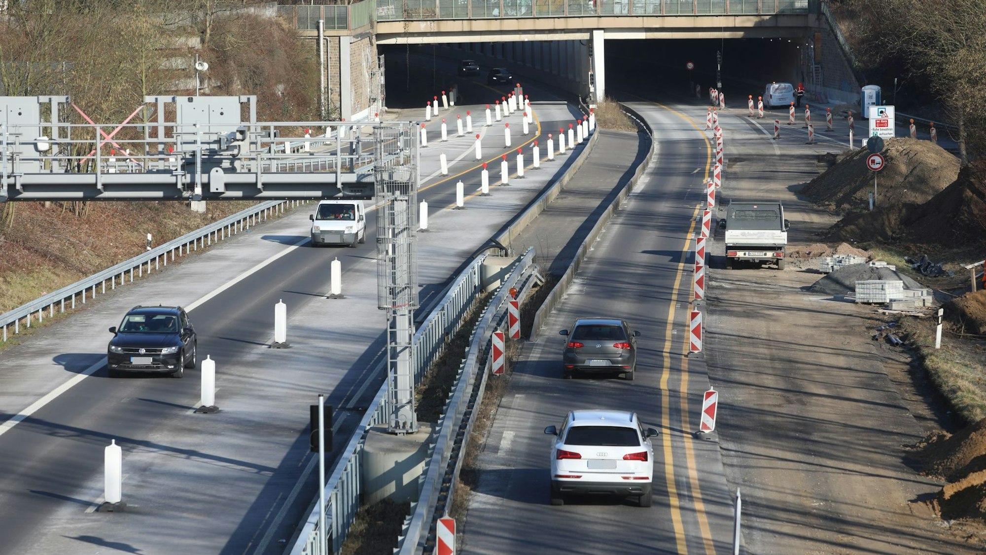 Tunnelkette der B42 zwischen Bonn-Oberkassel und Königswinter