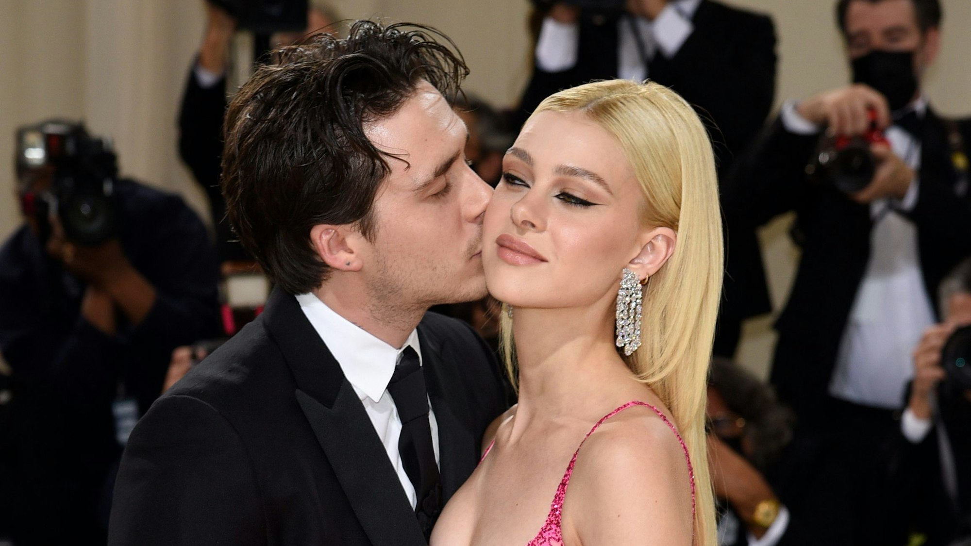 Brooklyn Beckham und seine Ehefrau Nicola Peltz bei einem Event in New York.