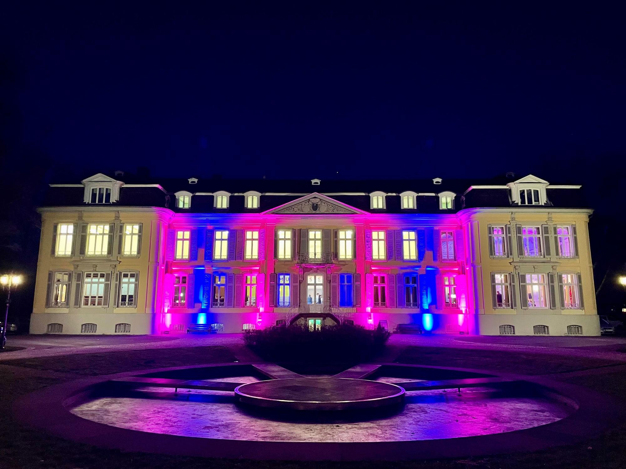 Das Schloss Morsbroich wurde zur Sportlerehrung imposant beleuchtet.