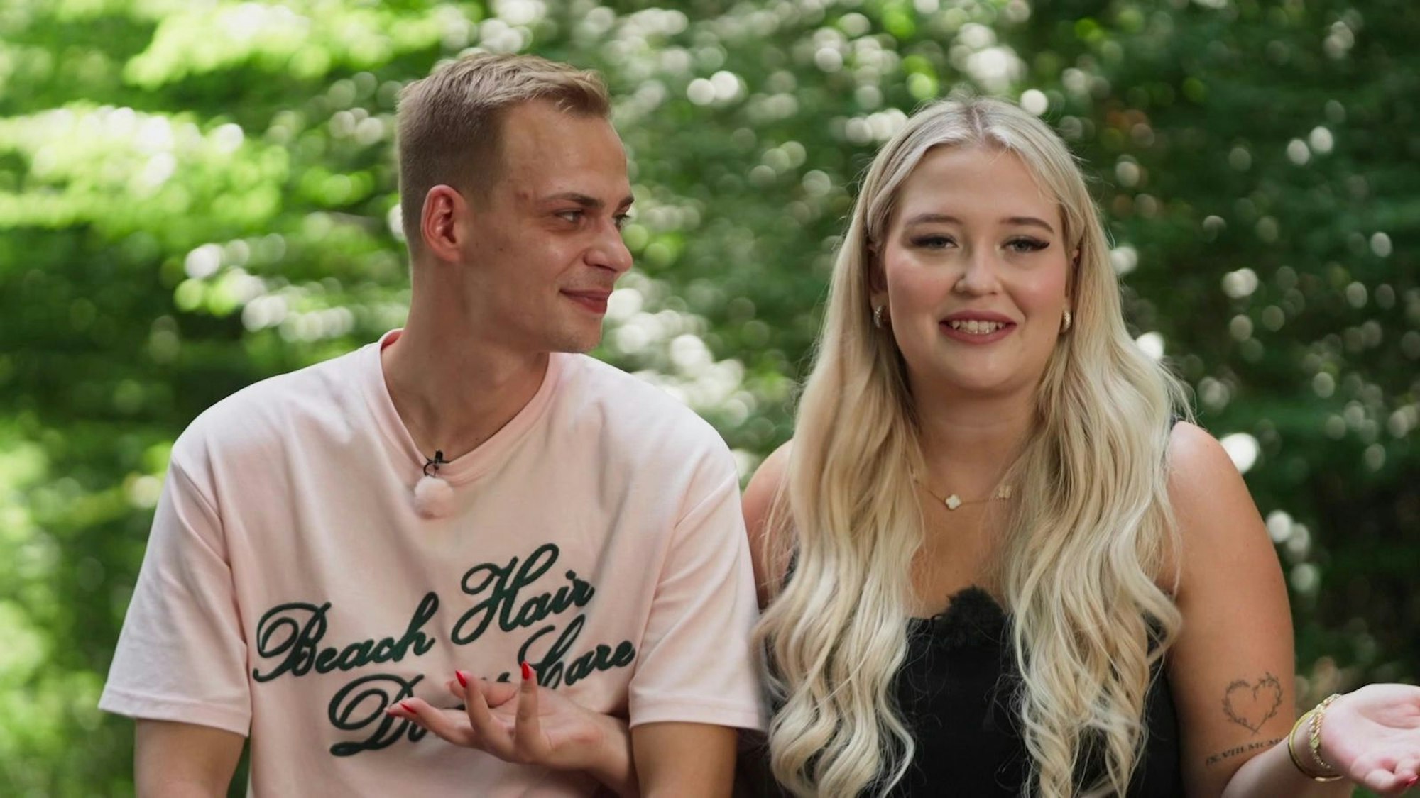 Sophie Welack und Hendrik Sünder haben das „Sommerhaus der Normalos“ gewonnen. (Bild: RLZWEI)