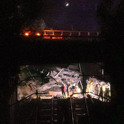 Dutzende Rettungswagen sowie rund 65 Sanitäter und Helfer waren im Einsatz.