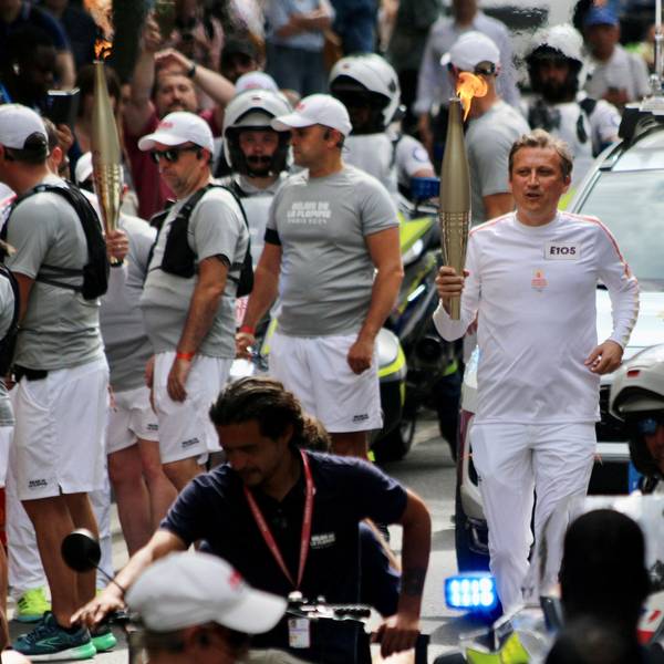 Rewe-Group-CEO Lionel Souque durfte bei den Olympischen Spielen in seiner Heimatstadt Paris das Olympische Feuer tragen.